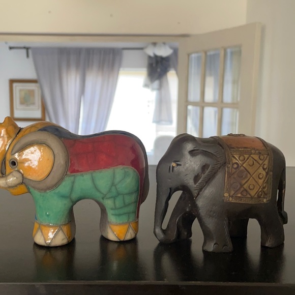 Two lucky elephant - Picture 4 of 11